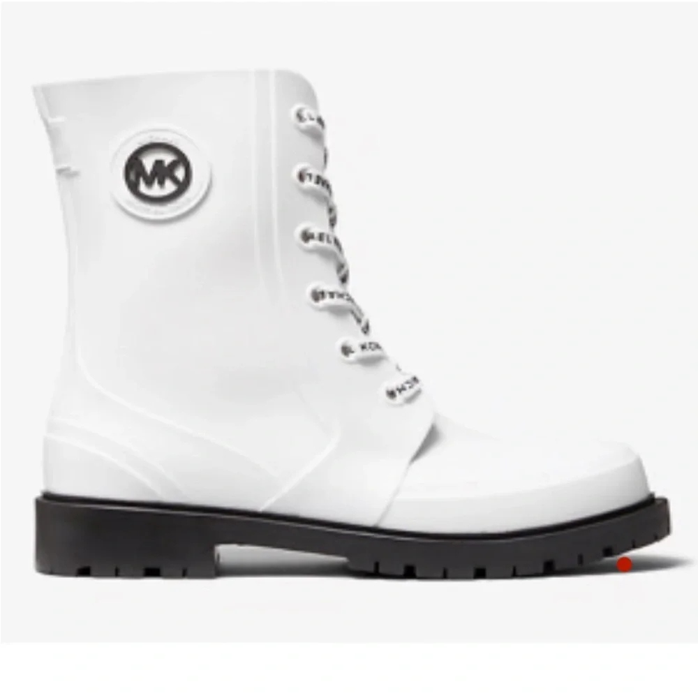 BRAND NEW! Still in Box!
Michael Kors PVC White/Black Rain boot w/lining! - Picture 1 of 9
